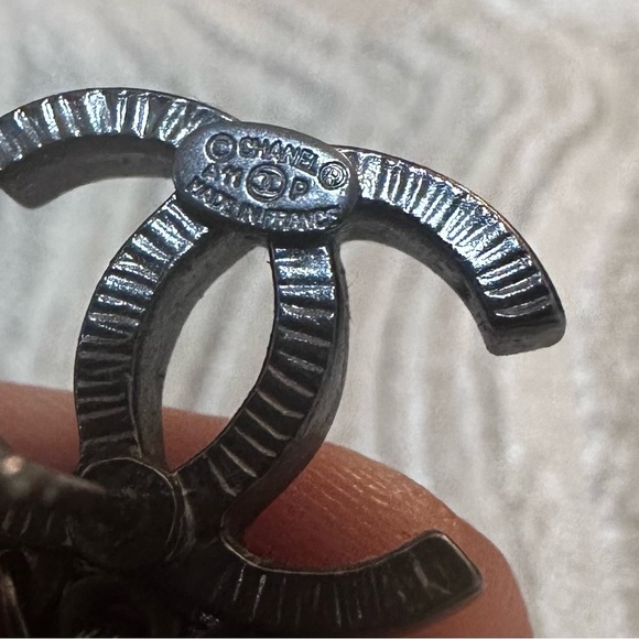 ESTATE SALE Rare CHANEL Gold and Brushed Metal Chain Drop Earrings - Picture 2 of 2